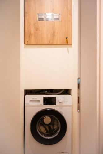 Clio - Newly renovated Home with Parking