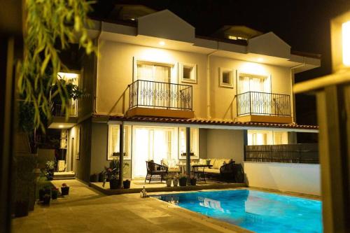 Kolam renang di atau dekat dengan Villa Yazın