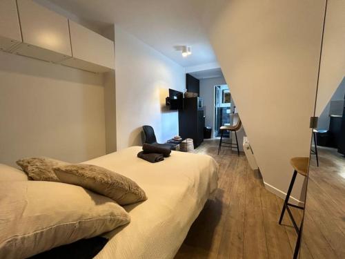 Fully renovated studio for 2