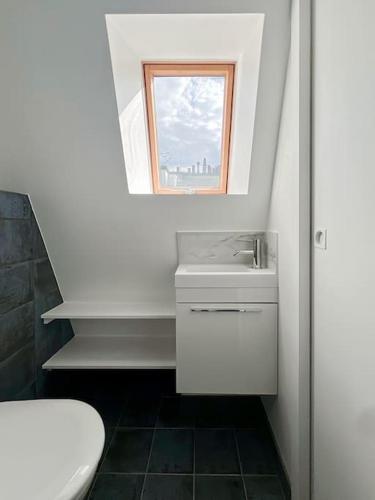 Fully renovated studio for 2