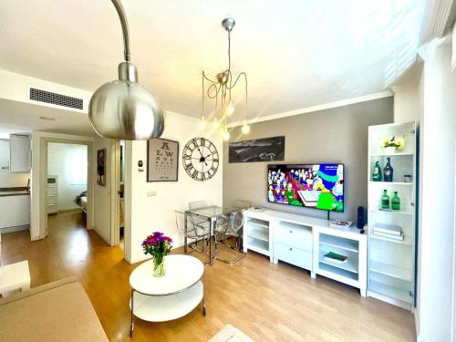 Maravilloso apartamento céntrico de 70m2, jardín propio 40m2 con piscina para niños y parking opcional