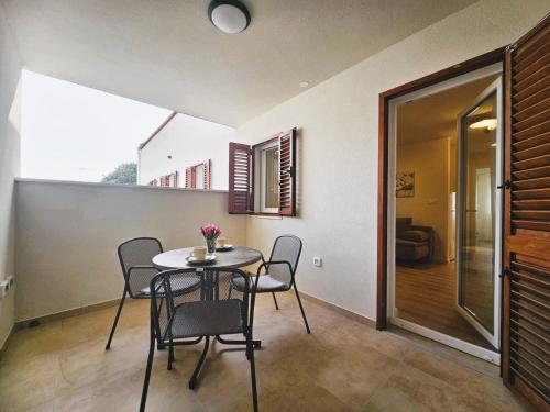 Apartments Miamare 2