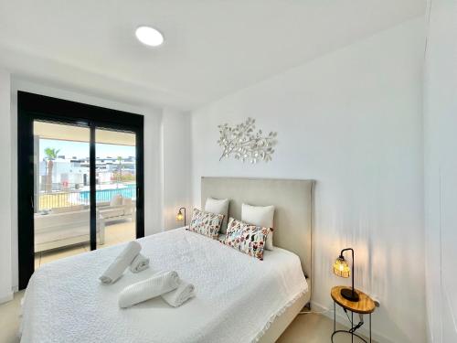 Upscale 3 bedroom Apartment 300m from the Beach