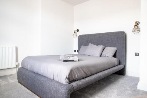 Postel nebo postele na pokoji v ubytování Gynn Stays - Apartment One