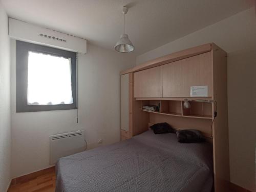Posteľ alebo postele v izbe v ubytovaní Cap d'Agde Port Lano T2 clim, piscine, tennis et parking