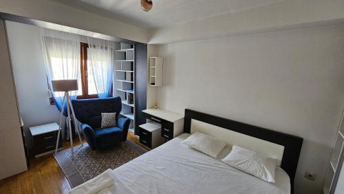 เตียงในห้องที่ S&S Centre Apartment