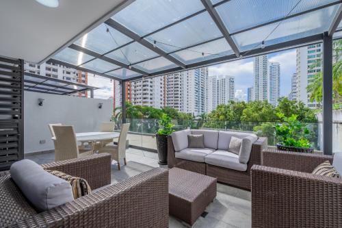 a balcony with furniture and a view of a city at Wynwood House San Francisco in Panama City
