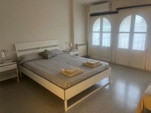 a bedroom with a bed with two towels on it at Plaza Mercadal, Tudela in Tudela