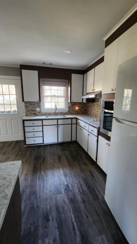 Η κουζίνα ή μικρή κουζίνα στο WOW! NEW APAT Close to all things in Raleigh/Wake
