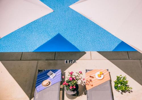 an overhead view of a floor with a star at All-Movie Hotel in Peachtree City