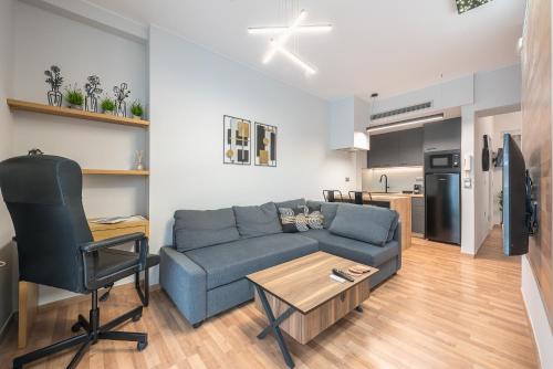 Newly Renovated Loft 1 min walk from metro by Cloudkeys