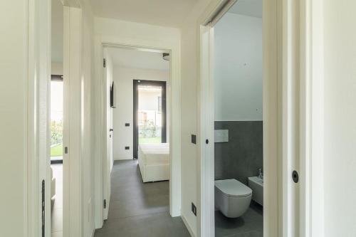 Imagen de la galería de palm easy sirmione luxury, en Sirmione