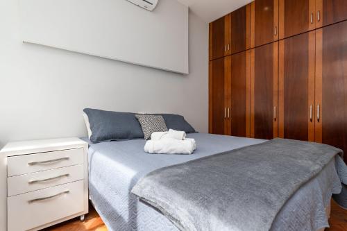 Katil atau katil-katil dalam bilik di APT com vista em Copacabana Posto 3