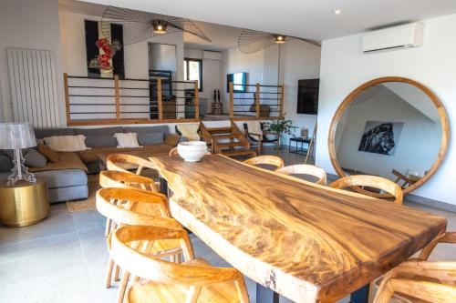 Gallery image of NOUVEAUTÉ ! Magnifique villa de standing avec piscine, entre mer et montagnes, à 3 minutes des plus belles plages de la rive sud in Porticcio