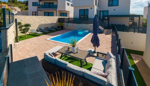 Exclusive New House w private pool