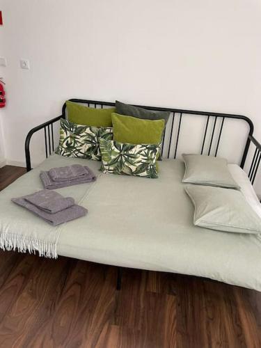 a couch with pillows on top of a wooden floor at RS AL Cruz Quebrada in Cruz Quebrada