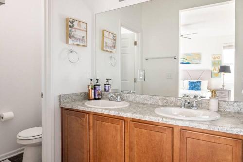 Ένα μπάνιο στο Home away from Home near Denver International Airport