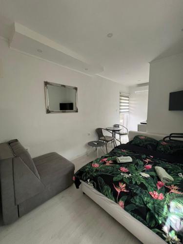 Μια τηλεόραση ή/και κέντρο ψυχαγωγίας στο Apartments Lord