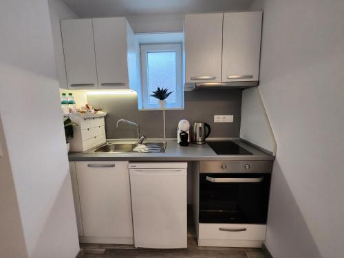 Η κουζίνα ή μικρή κουζίνα στο PANORAMNA - Guest Rooms