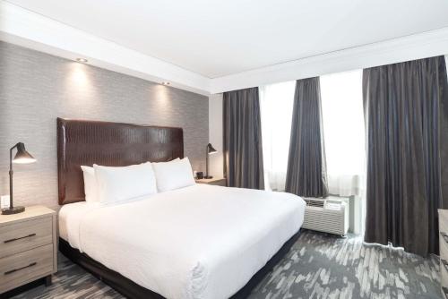 Sandman Signature Toronto Airport Hotel Image