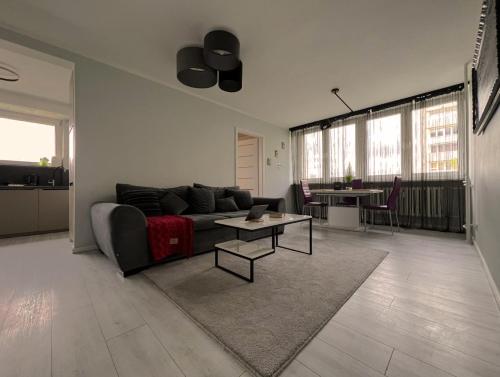 Sunny 3-room Appartement, Near National Stadium