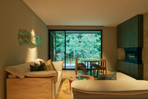a living room with a couch and a table at ESPACIO The Hakone Geihinkan Rin-Poh-Ki-Ryu in Hakone