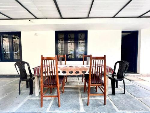 Terrasse ou espace extérieur de l'établissement Lakeview Inn Homestay - Entire home