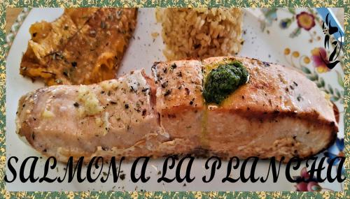 a plate with a piece of meat with rice and broccoli at Eco-HOTEL HOGAR EN LA MONTAÑA HOME SWEET HOME in La Vega