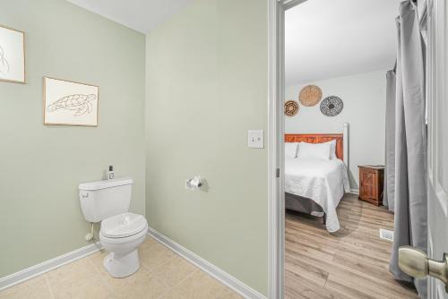 Ένα μπάνιο στο Cozy Coastal Condo