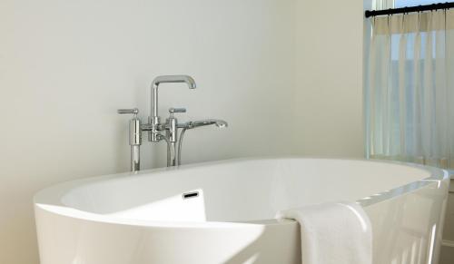 Un baño de Longfellow Hotel