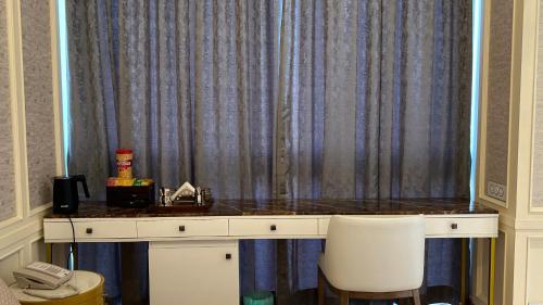 Gambar di galeri bagi Luxury Leela residence studio apartment, near Bangalore airport,Manyata tech park di Bangalore