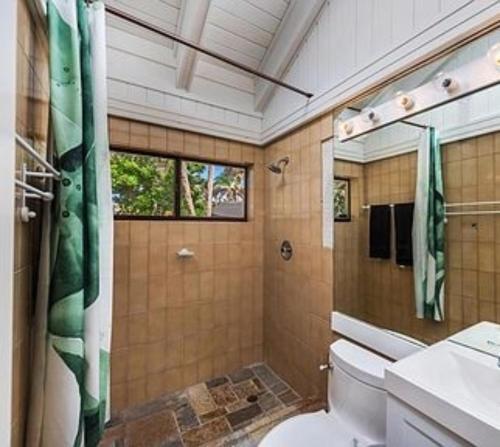 Ένα μπάνιο στο Villa Hashmi Luxury 5BD & 5BA Retreat on North Bay Island