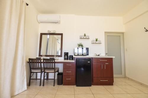 Rincon View Suitesにあるキッチンまたは簡易キッチン