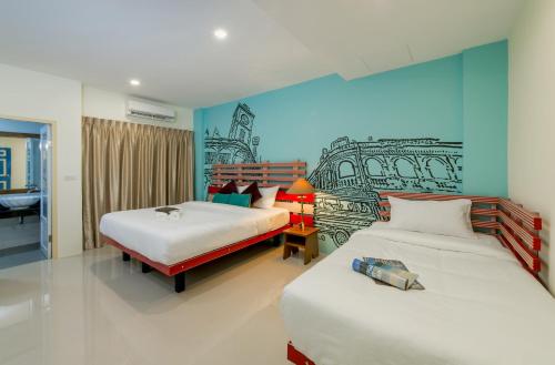 Ένα ή περισσότερα κρεβάτια σε δωμάτιο στο The Pho Thong Phuket
