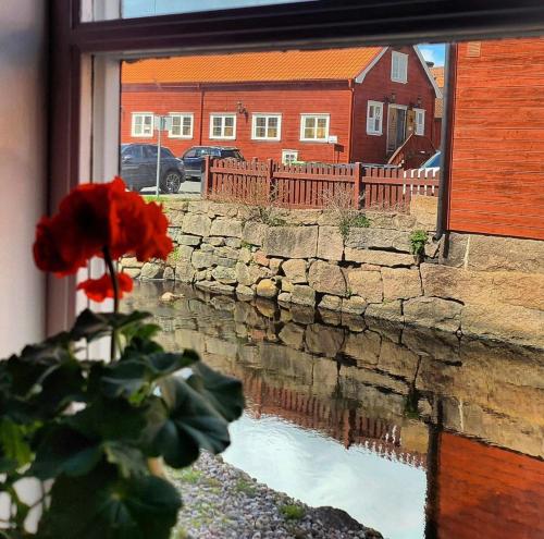 a window view of a stone wall and a house at Vandrarhemmet Garvaren gamla stan Eksjö in Eksjö