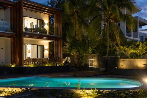 3 BR Beachfront & Self-Catering Apartment - Pointe aux Biches