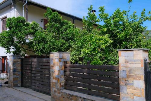 John's House - Chorto Pelion