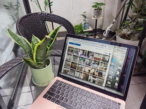 Shanghai Garden Historical loft Apartment with courtyard and citywalk- Near Downtown Wukang Road電視和／或娛樂中心