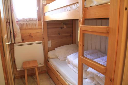 quelques lits superposés dans une chambre dans l'établissement Christina CR12 FAMILY & QUIET 4 Pers, à Châtel