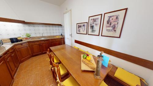 Η κουζίνα ή μικρή κουζίνα στο Villa Oleandri-BGL