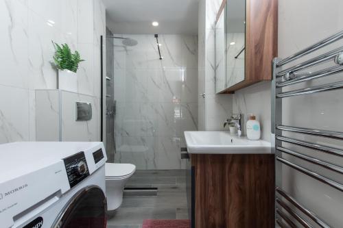 Ένα μπάνιο στο Houseloft Urban Retreat