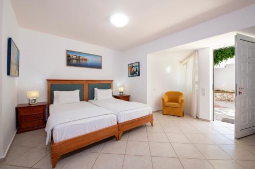 A bed or beds in a room at Villa Plumeria Flower
