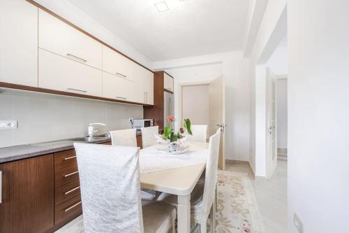 Dapur atau dapur kecil di Hometown Apartment