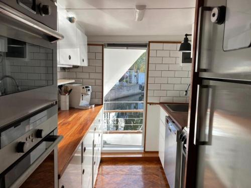 Køkken eller tekøkken på MY Etera