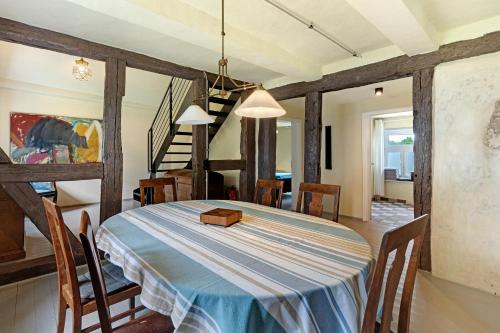 a dining room with a table and some chairs at Altes Pfarrhaus - Durchblick in Hüttenrode