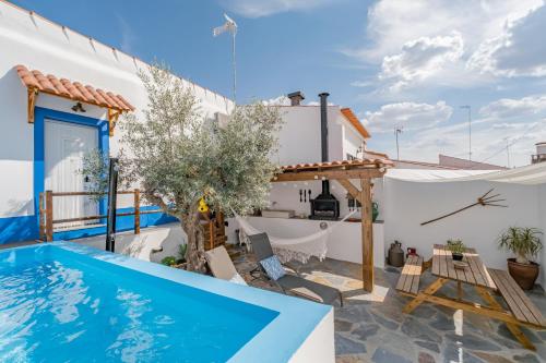 a villa with a swimming pool and a house at Casa do Tintejo in Motrinos