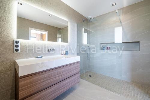 Ένα μπάνιο στο Villa Bel Air neuve, piscine, vue mer