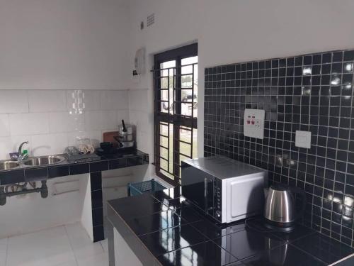 Kuchyň nebo kuchyňský kout v ubytování Emmrose apartments