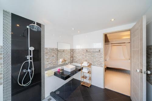 Ένα μπάνιο στο Bangtao villa 3 bedroom