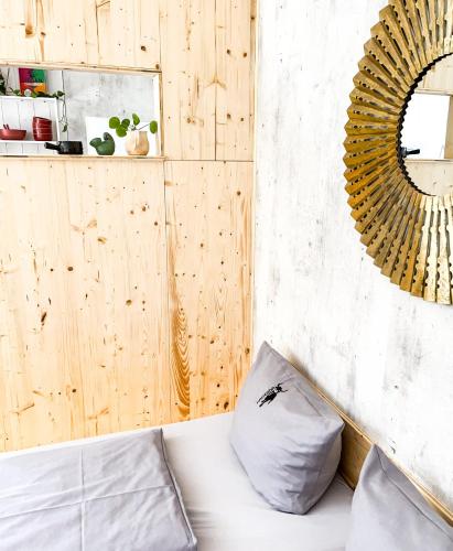 a room with a white couch and a mirror at Hacienda Flats - Wunderschöne Ferienwohnungen am Seewald in Friedrichshafen